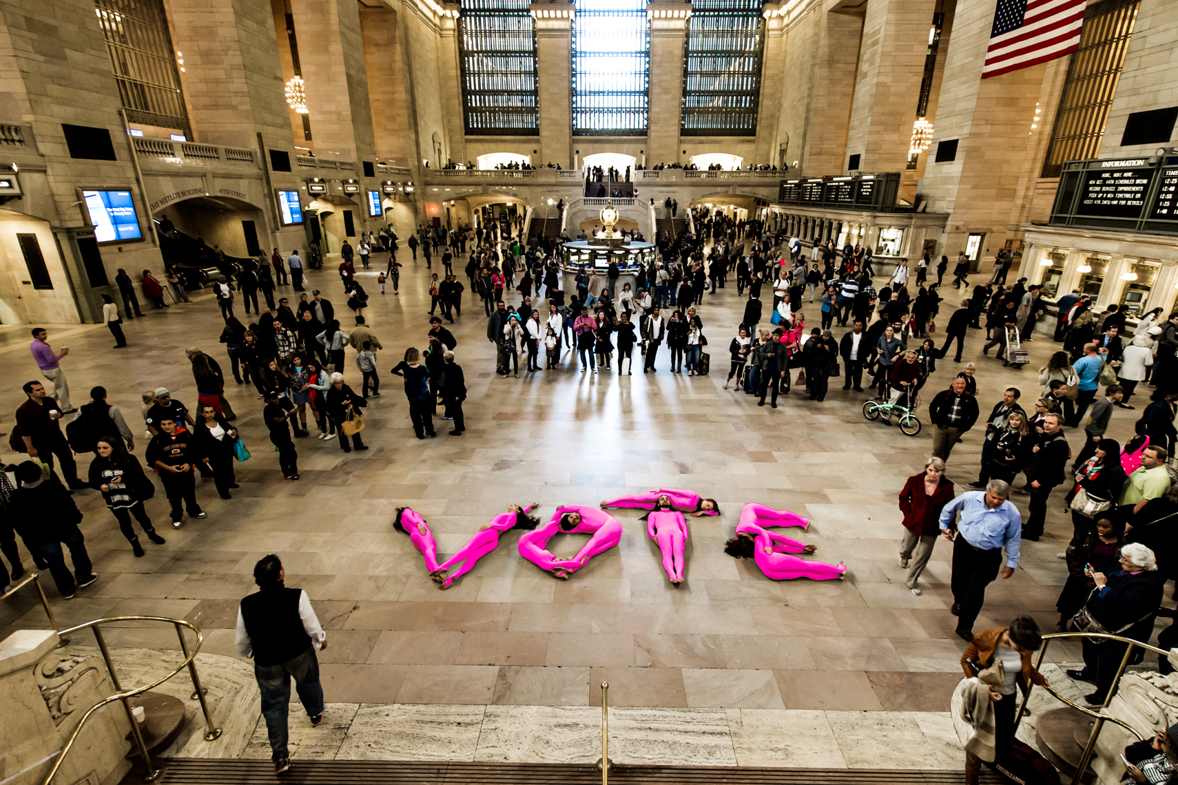 robert_whitman_pilobolus_pink_vote_grand_central_station_nyc
